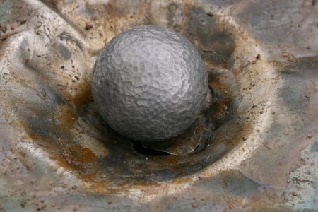 Lyijypallo, lähikuva halkaisija n. 15cm